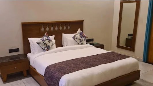 Deluxe Room - View 8